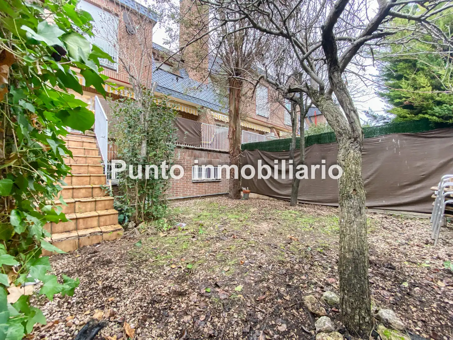 Vista exterior de Casa adosada en venda en Valladolid amb Calefacció, Jardí privat i Parquet