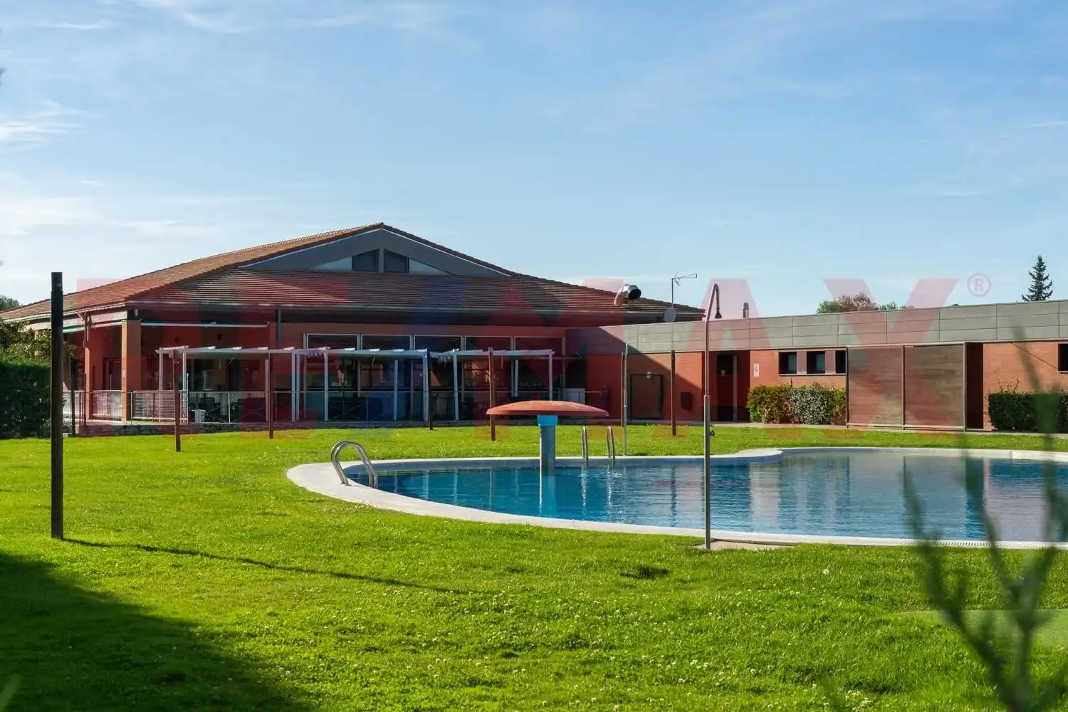 Piscina de Casa o xalet en venda en Laguna de Duero amb Calefacció, Jardí privat i Terrassa