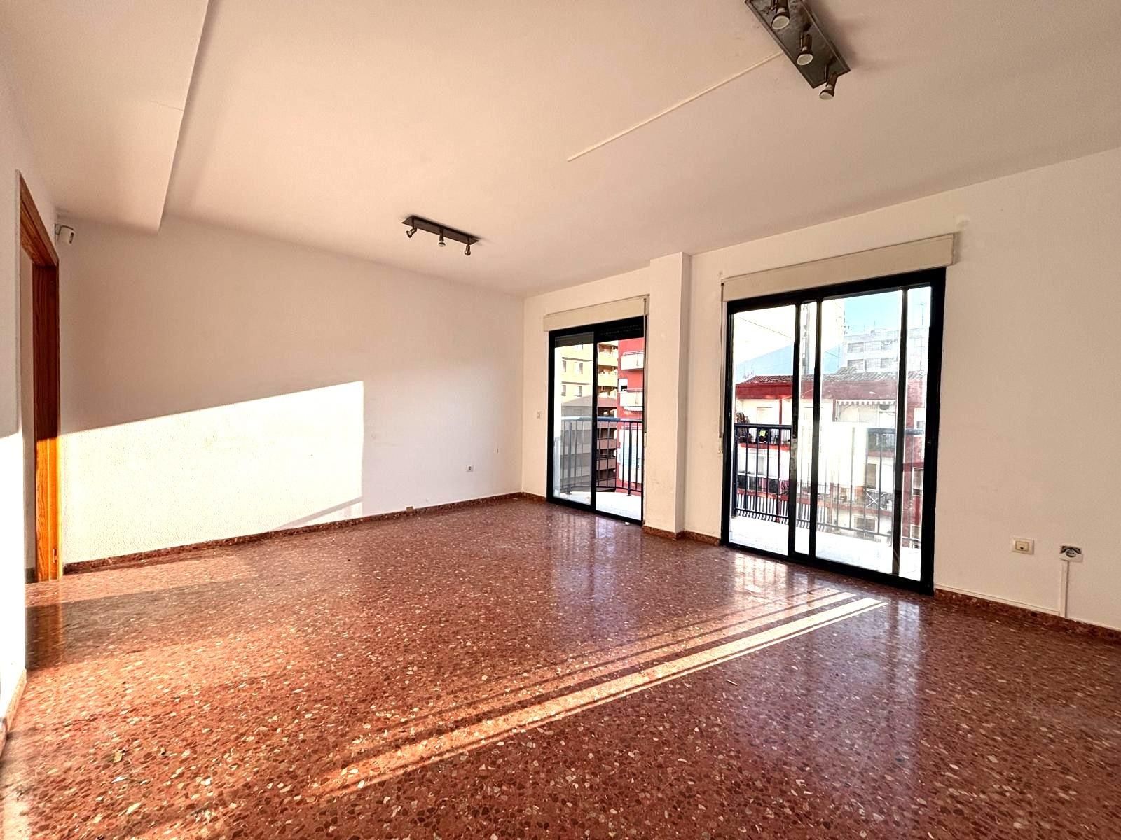 Vista exterior de Pis en venda en Gandia amb Traster i Balcó