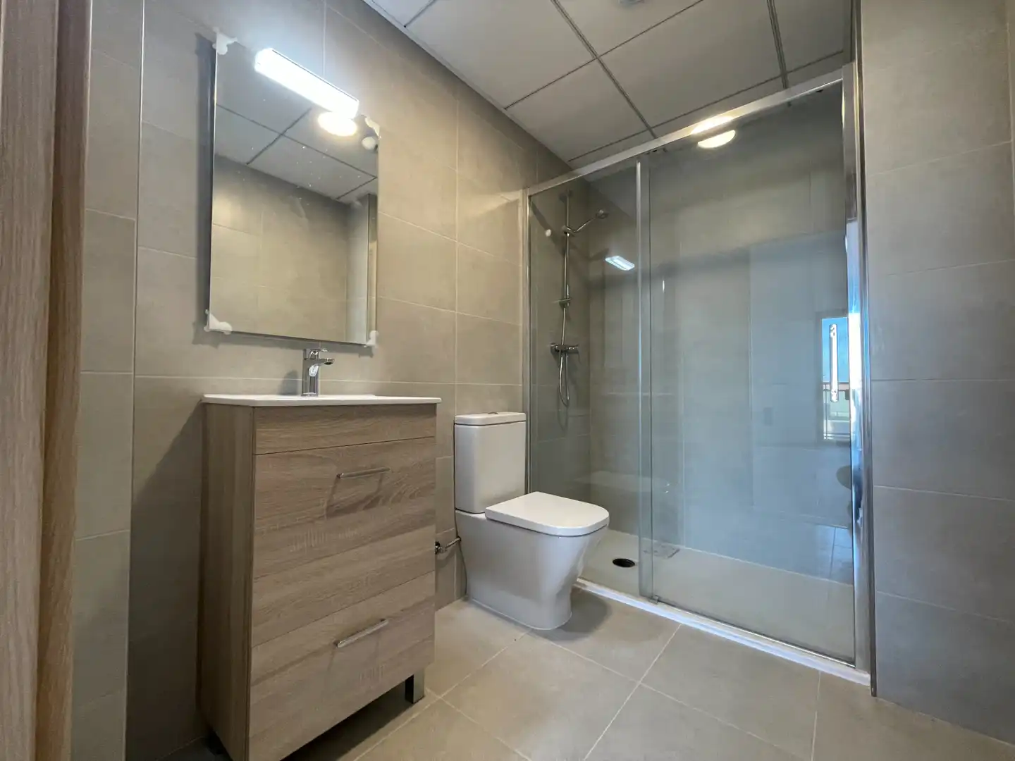 Badezimmer von Wohnung zur Miete in Cambrils mit Klimaanlage, Heizung und Parkett