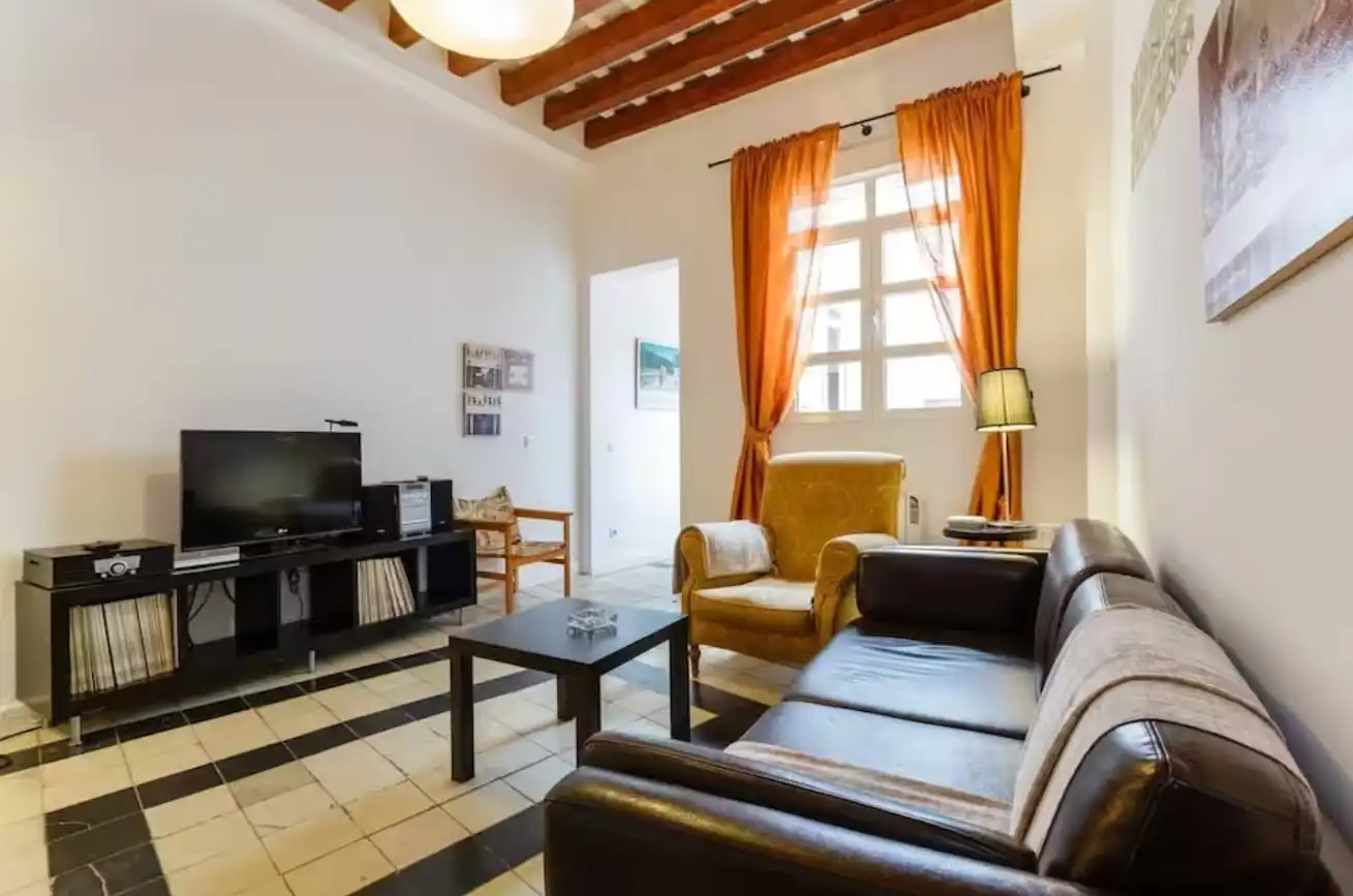 Sala d'estar de Apartament de lloguer en  Cádiz Capital amb Aire condicionat, Parquet i Moblat