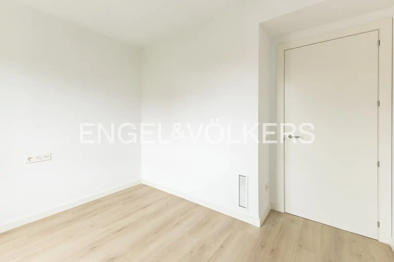 Bedroom of Flat for rent in Esplugues de Llobregat  with Air Conditioner, Heating and Parquet flooring