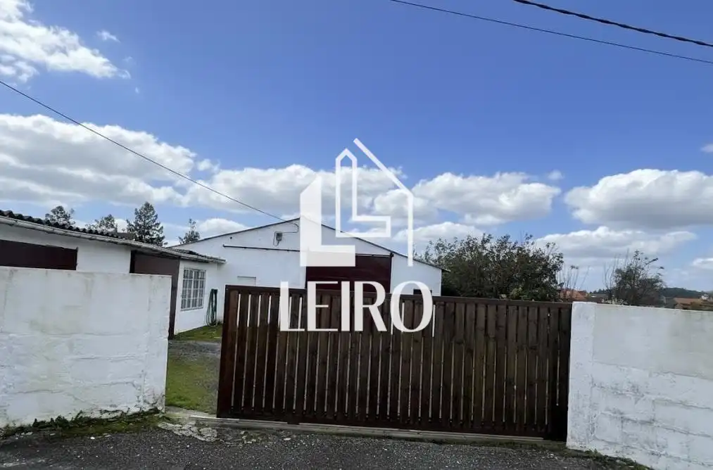 Vista exterior de Nave industrial en venta en Vilagarcía de Arousa