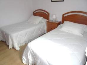 Schlafzimmer von Wohnung zur Miete in Gijón  mit Parkett, Möbliert und Waschmaschine