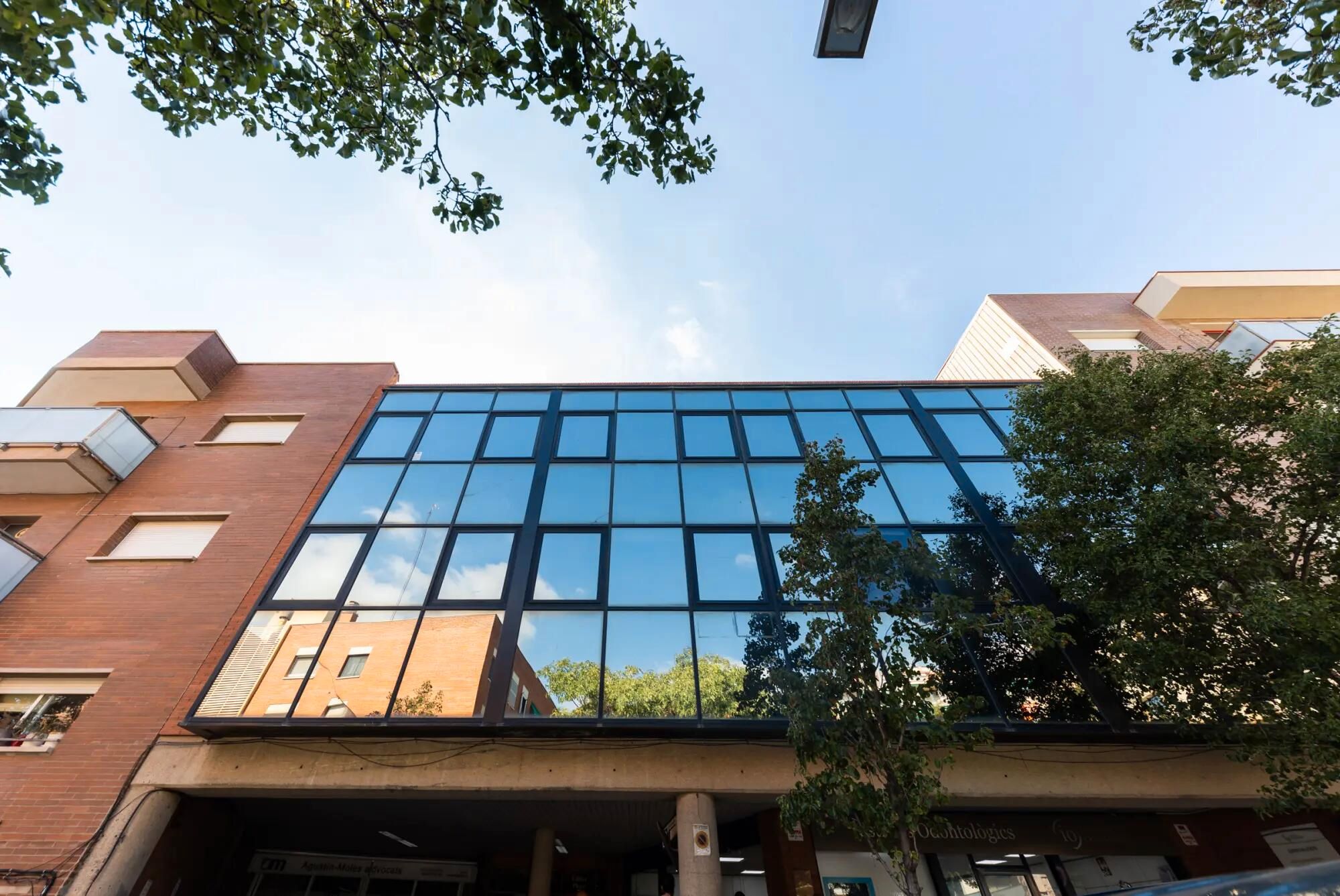 Vista exterior de Oficina en venda en Cornellà de Llobregat