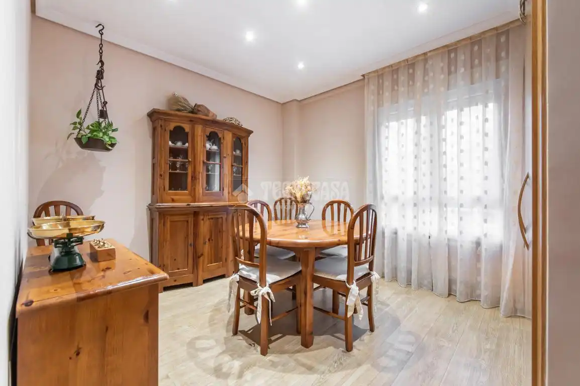 Dining room of Flat for sale in Madrid  with Air Conditioner, Heating and Parquet flooring