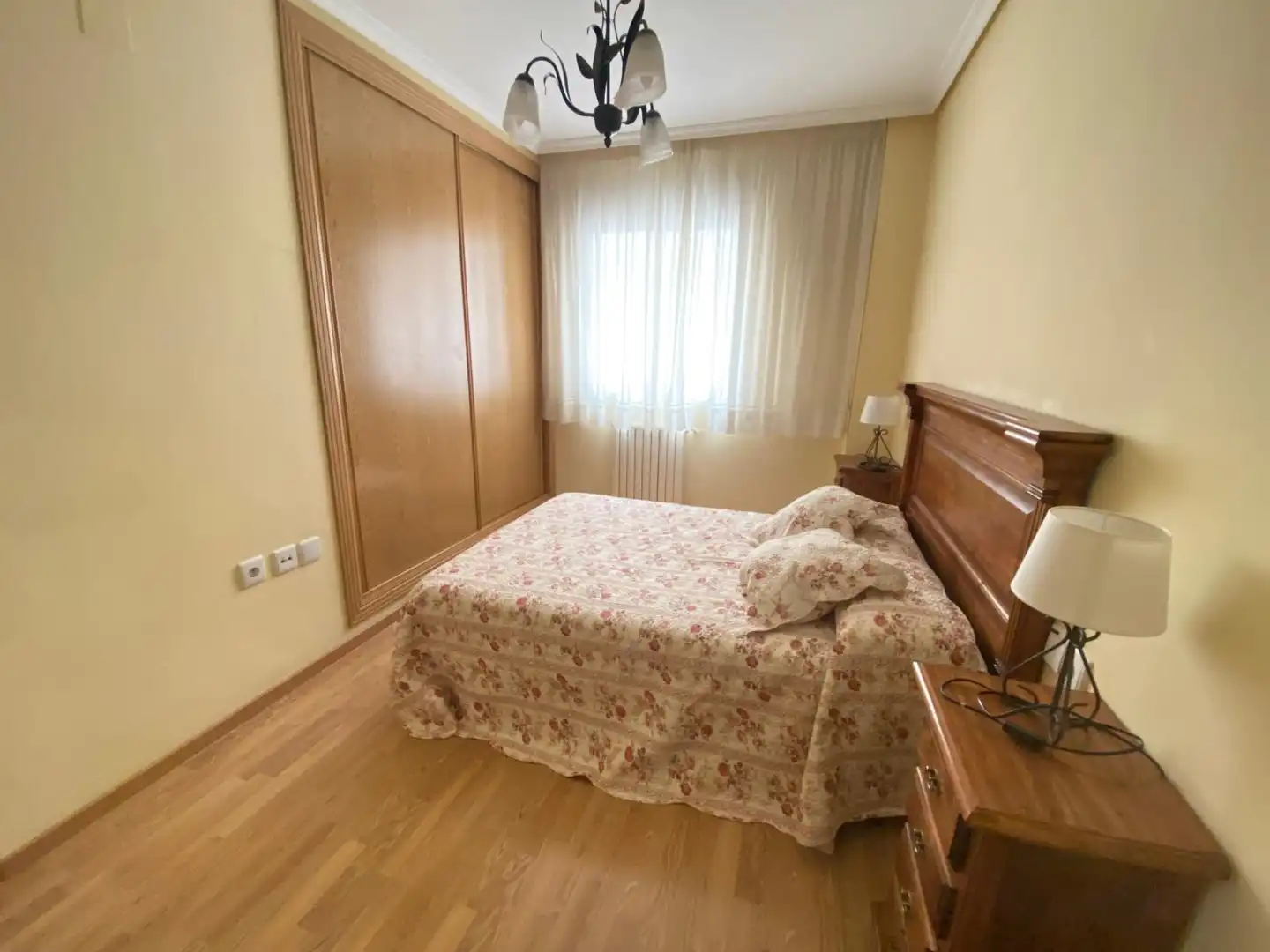 Habitación de Apartamento de alquiler en Albacete con Calefacción, Parquet y Amueblado