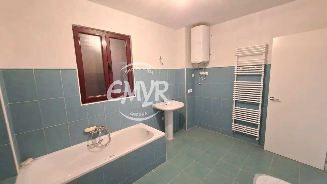 Baño de Casa o chalet en venta en Coreses con Calefacción y Jardín privado