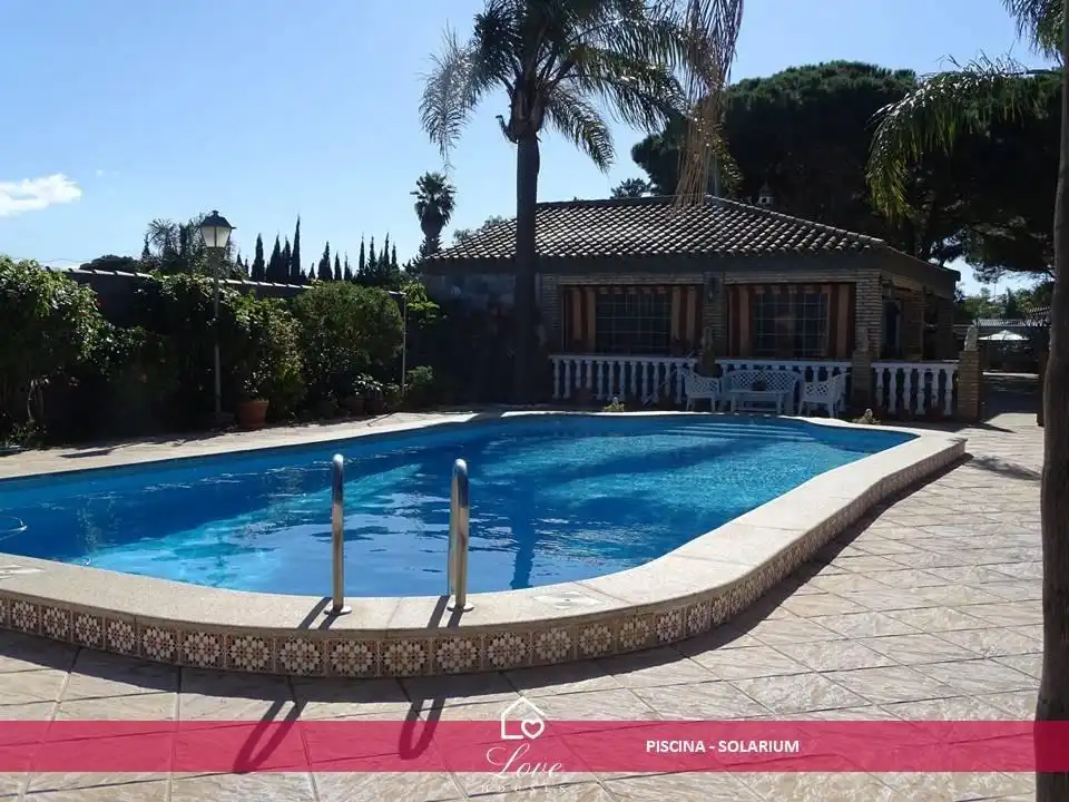 Swimming pool of Houses for sale in Chiclana de la Frontera  with Air Conditioner, Heating and Private garden