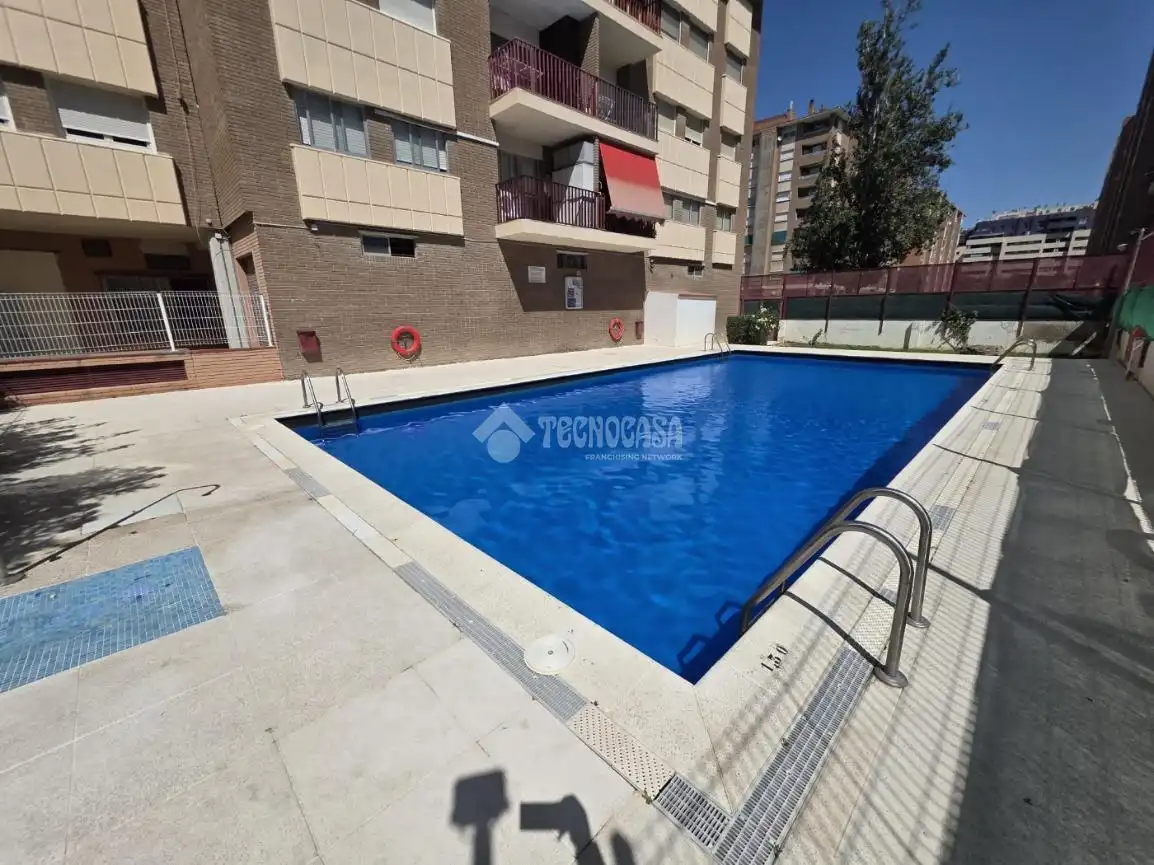 Piscina de Pis en venda en Zaragoza amb Aire condicionat, Calefacció i Balcó