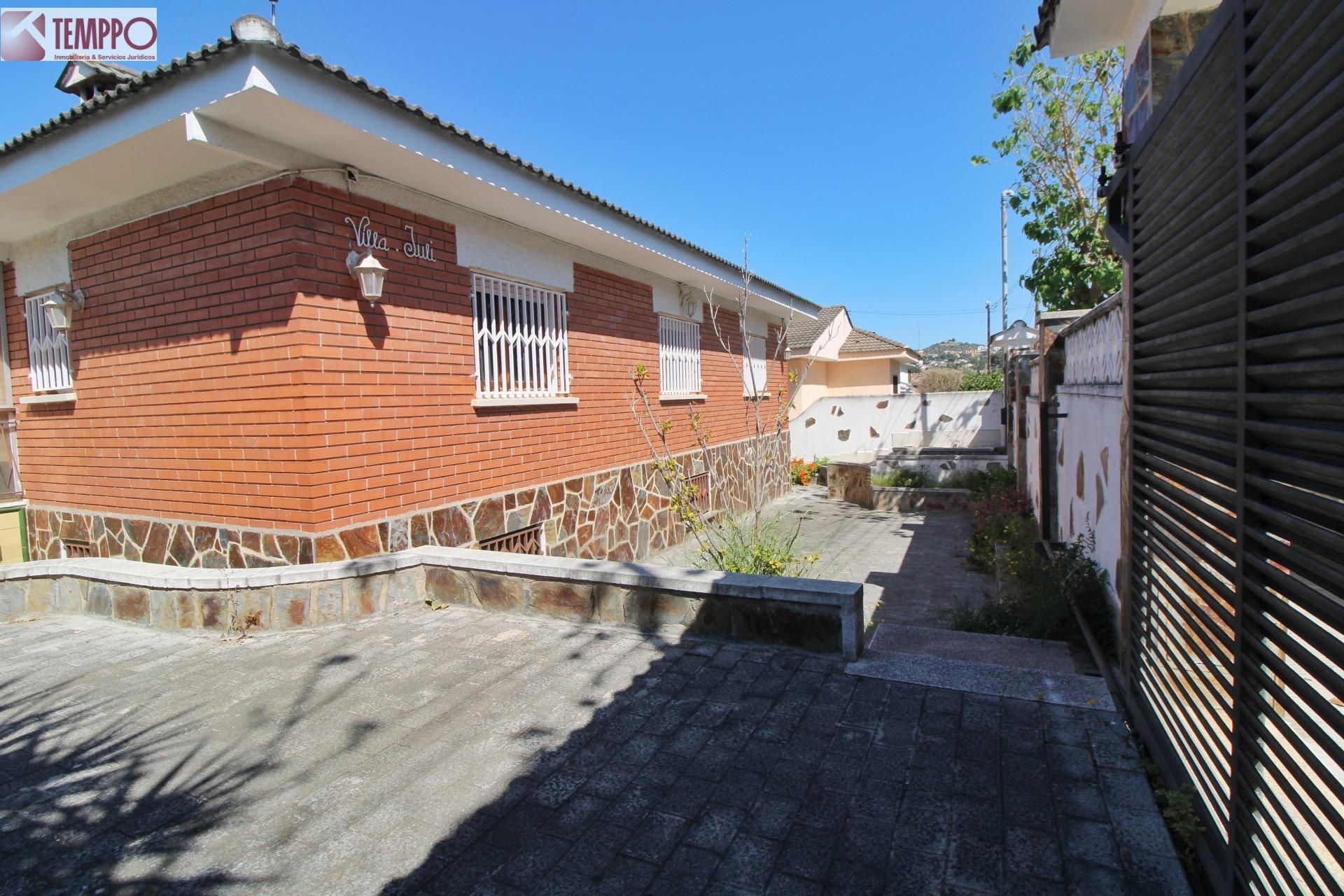 Vista exterior de Casa o xalet en venda en Calafell amb Calefacció, Terrassa i Traster