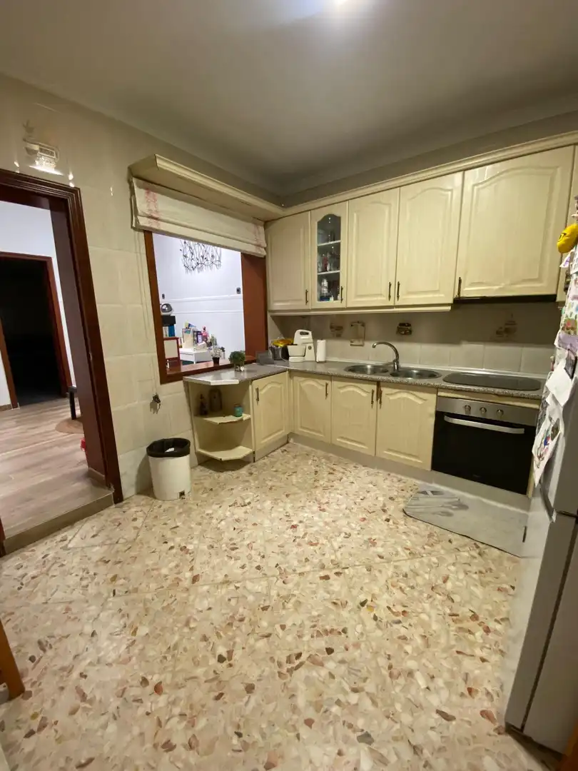 Cuina de Casa adosada en venda en Mairena del Aljarafe amb Jardí privat