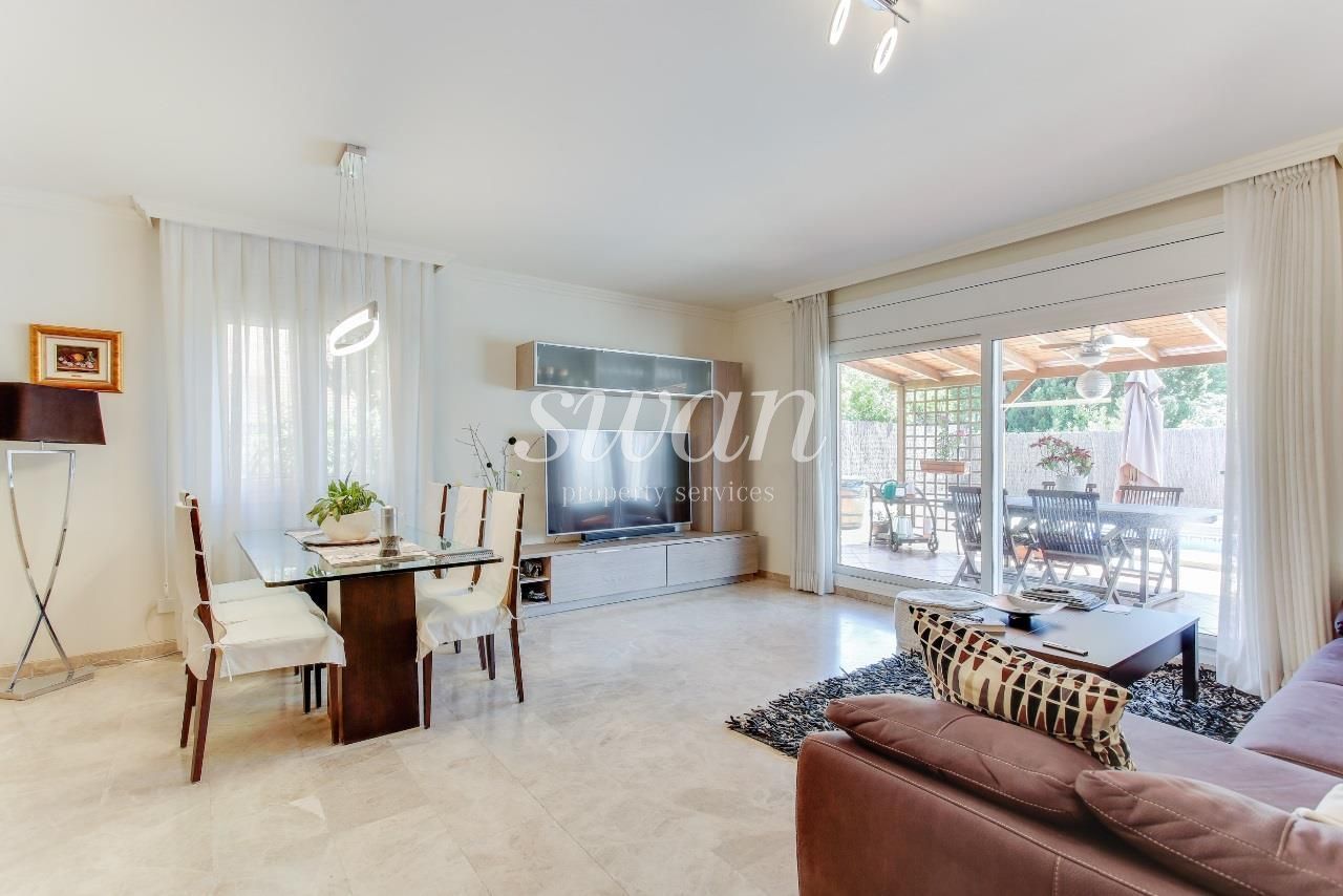 Living room of House or chalet for rent in Sant Cugat del Vallès  with Air Conditioner, Heating and Storage room