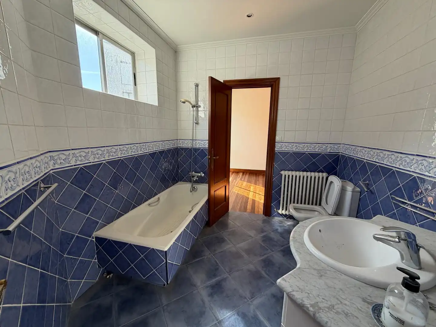 Baño de Piso de alquiler en Bilbao  con Calefacción