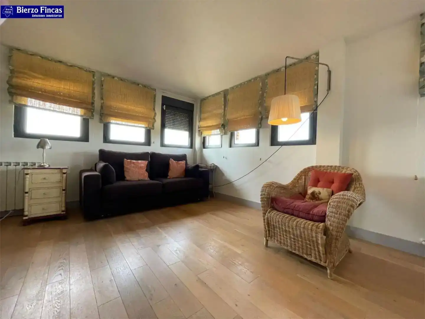 Sala d'estar de Pis en venda en Valverde de la Virgen amb Jardí privat, Parquet i Traster