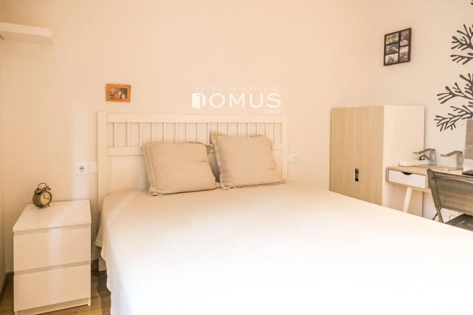 Bedroom of Flat for sale in Besalú  with Air Conditioner and Heating