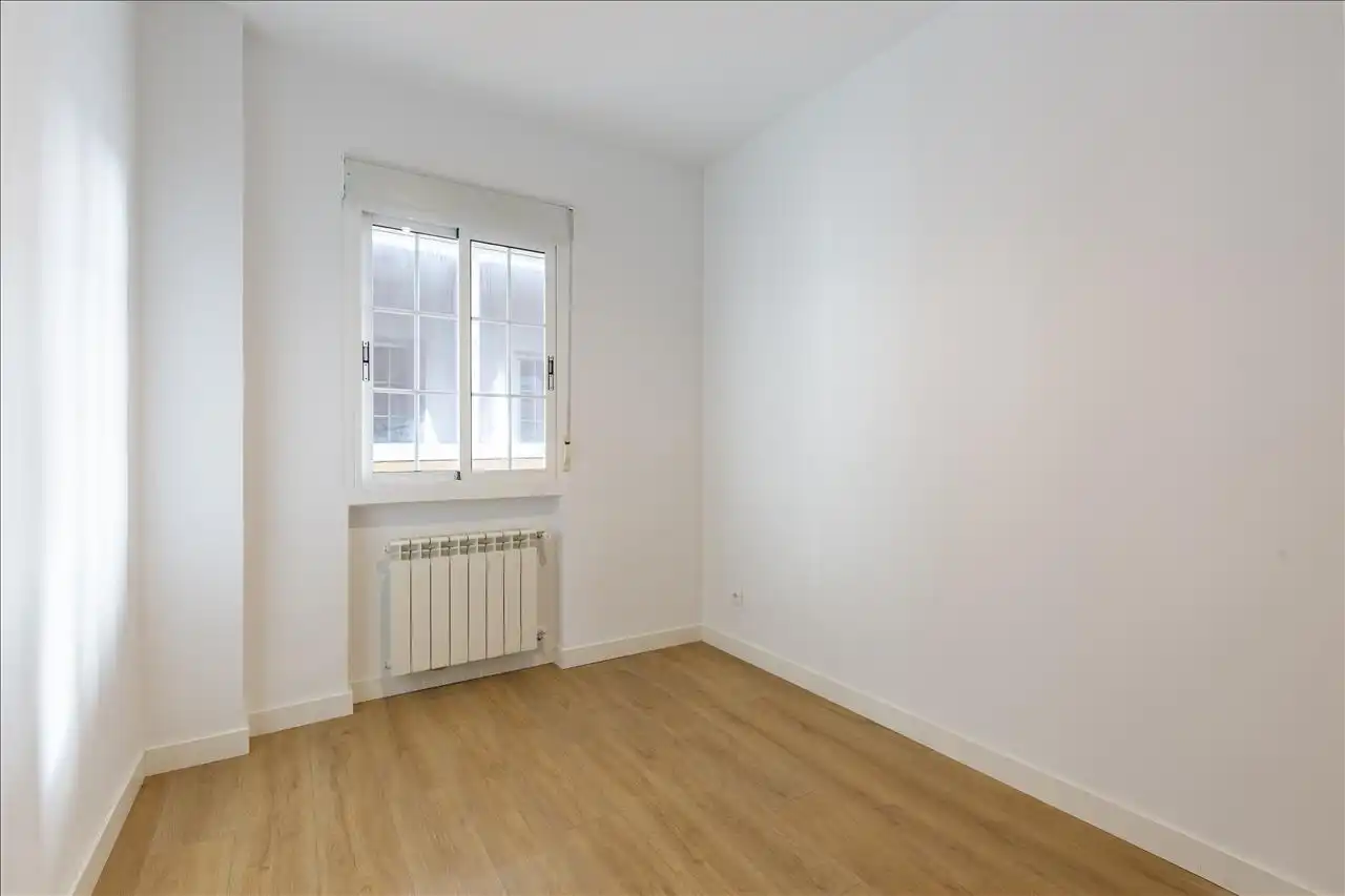 Bedroom of Flat for sale in Madrid  with Air Conditioner, Terrace and Furnished