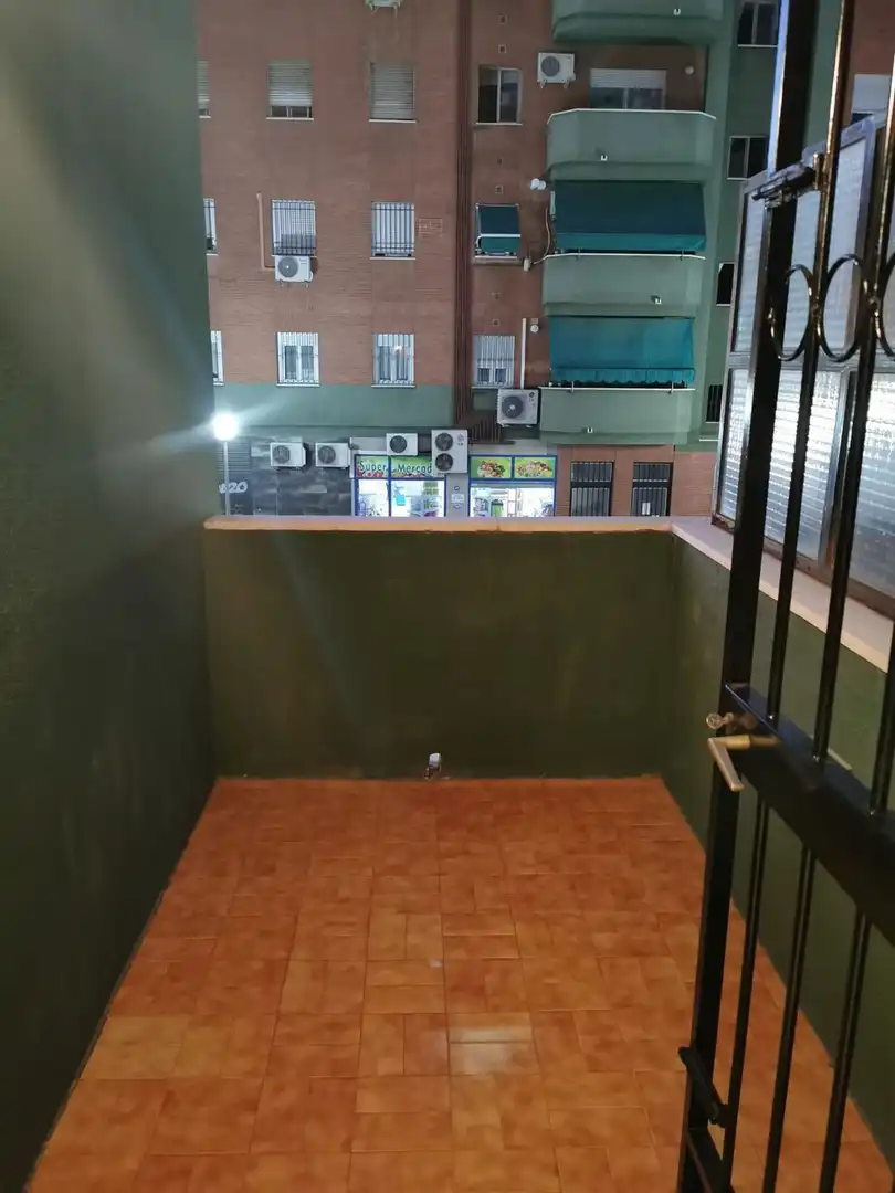 Flat for rent in Sevilla  with Air Conditioner, Terrace and Furnished