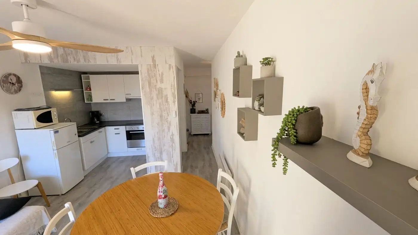 Cuina de Apartament en venda en Empuriabrava amb Aire condicionat, Calefacció i Terrassa
