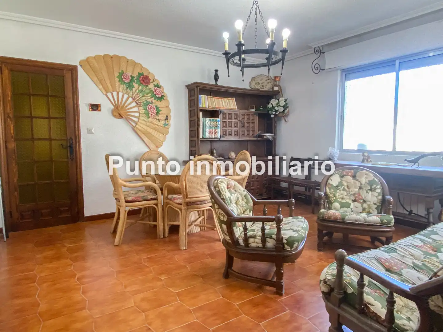 Sala de estar de Casa adosada en venta en Tudela de Duero con Calefacción, Jardín privado y Terraza