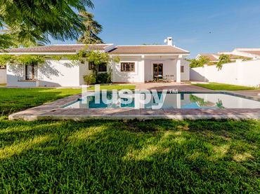 Villa con balcone in vendita a Urbanización Puerta de Hierro