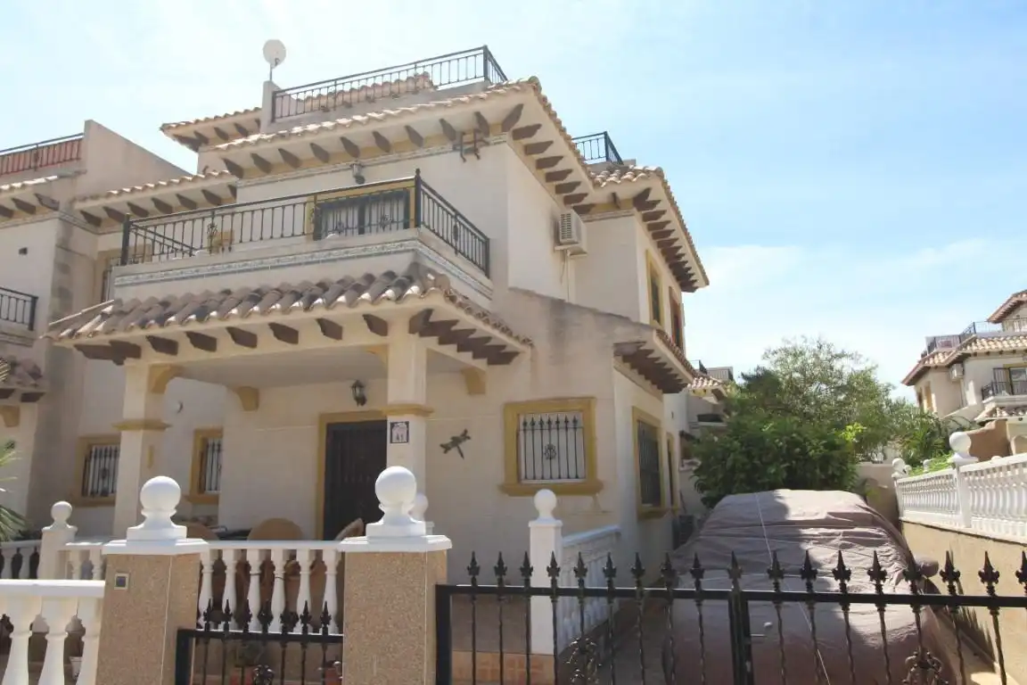 Jardí de Casa adosada en venda en Orihuela amb Jardí privat, Terrassa i Moblat