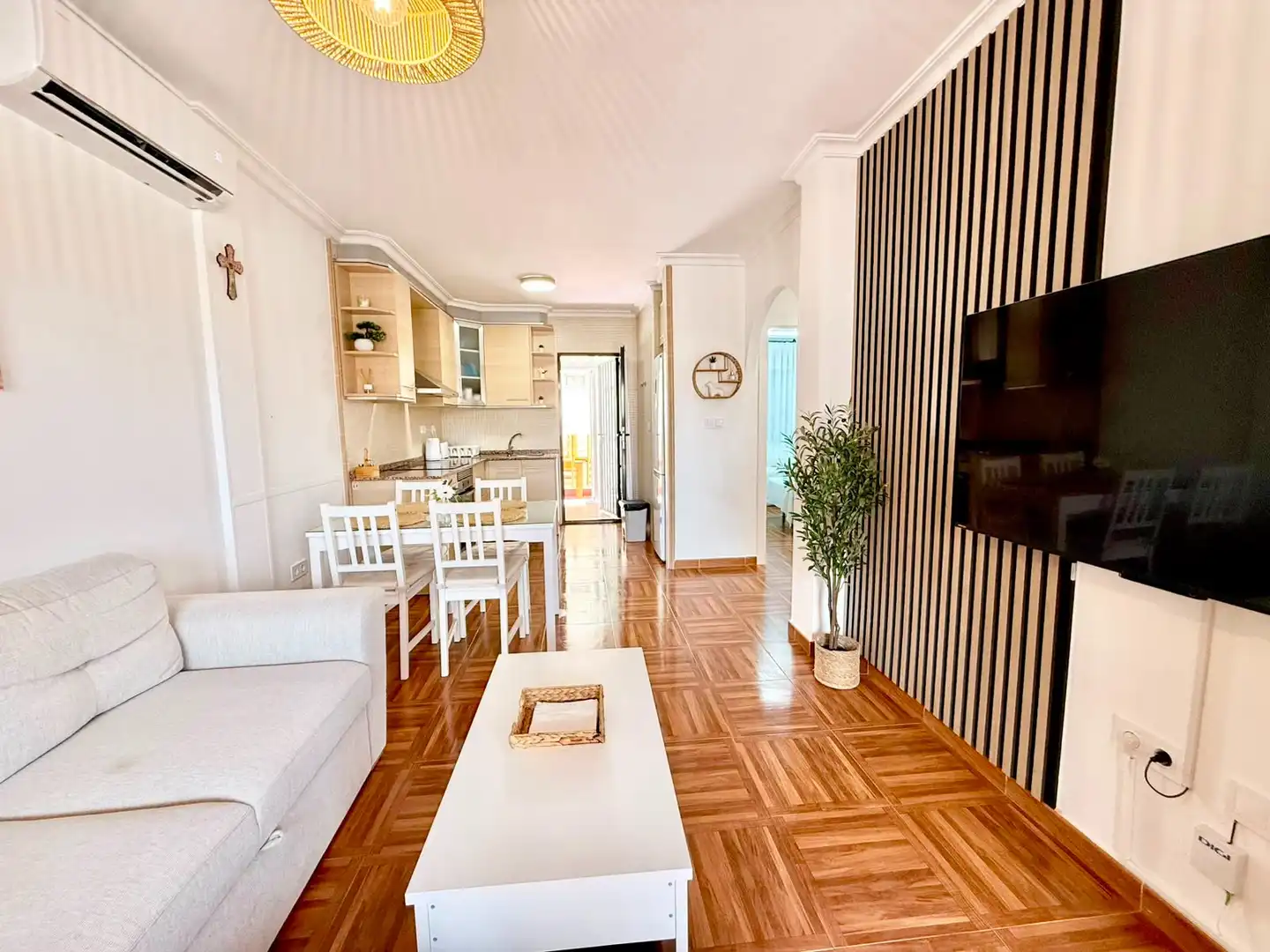 Sala de estar de Casa o chalet de alquiler en Torrevieja con Aire acondicionado, Amueblado y Horno