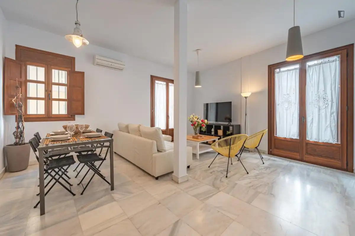 Appartement compact avec ascenseur à louer à Centro