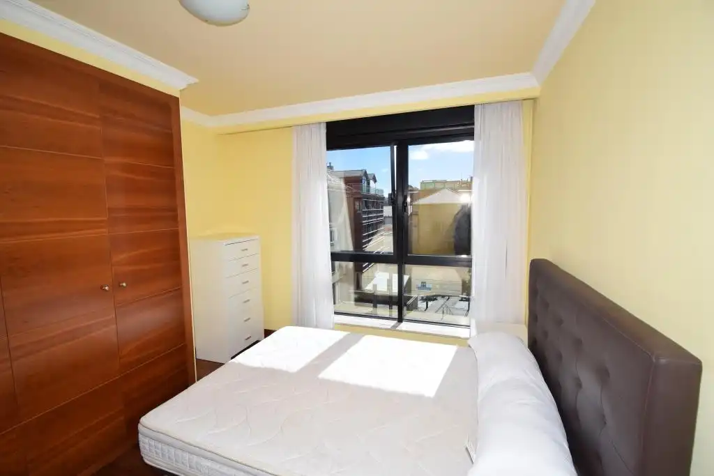 Habitación de Apartamento en venta en A Coruña Capital  con Calefacción, Trastero y Amueblado