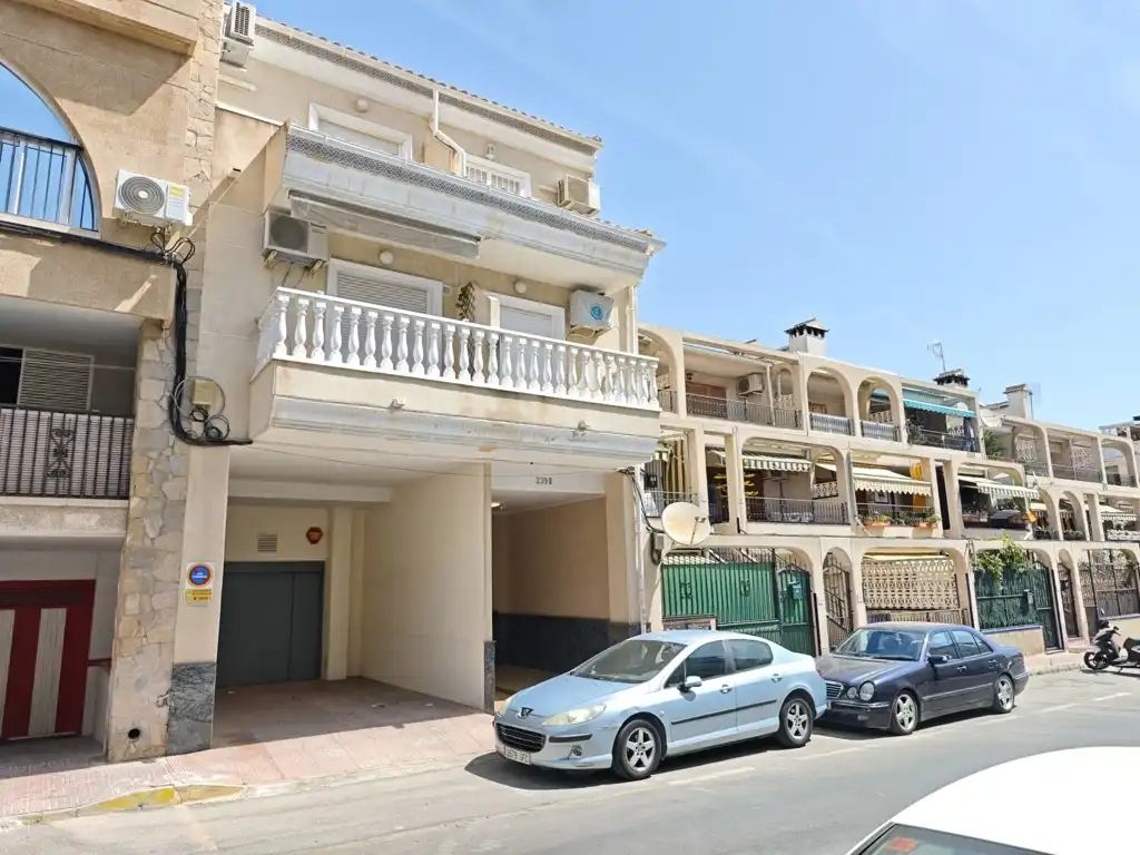 Vista exterior de Garatge en venda en Torrevieja