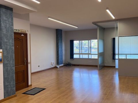 Oficina en venta en Viveiro con Calefacción