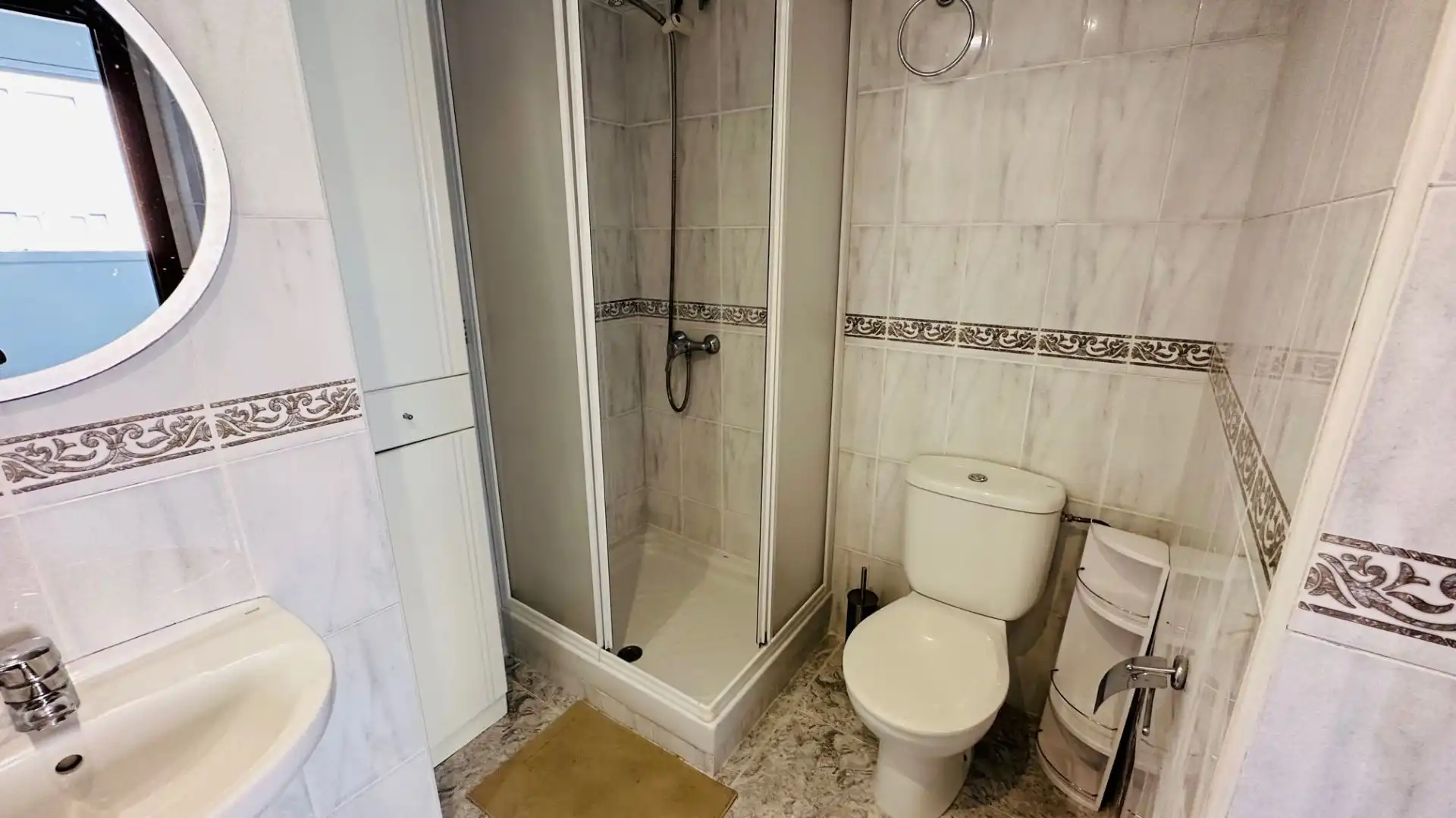 Badezimmer von Wohnungen zum Verkauf in Lloret de Mar mit Klimaanlage, Heizung und Terrasse