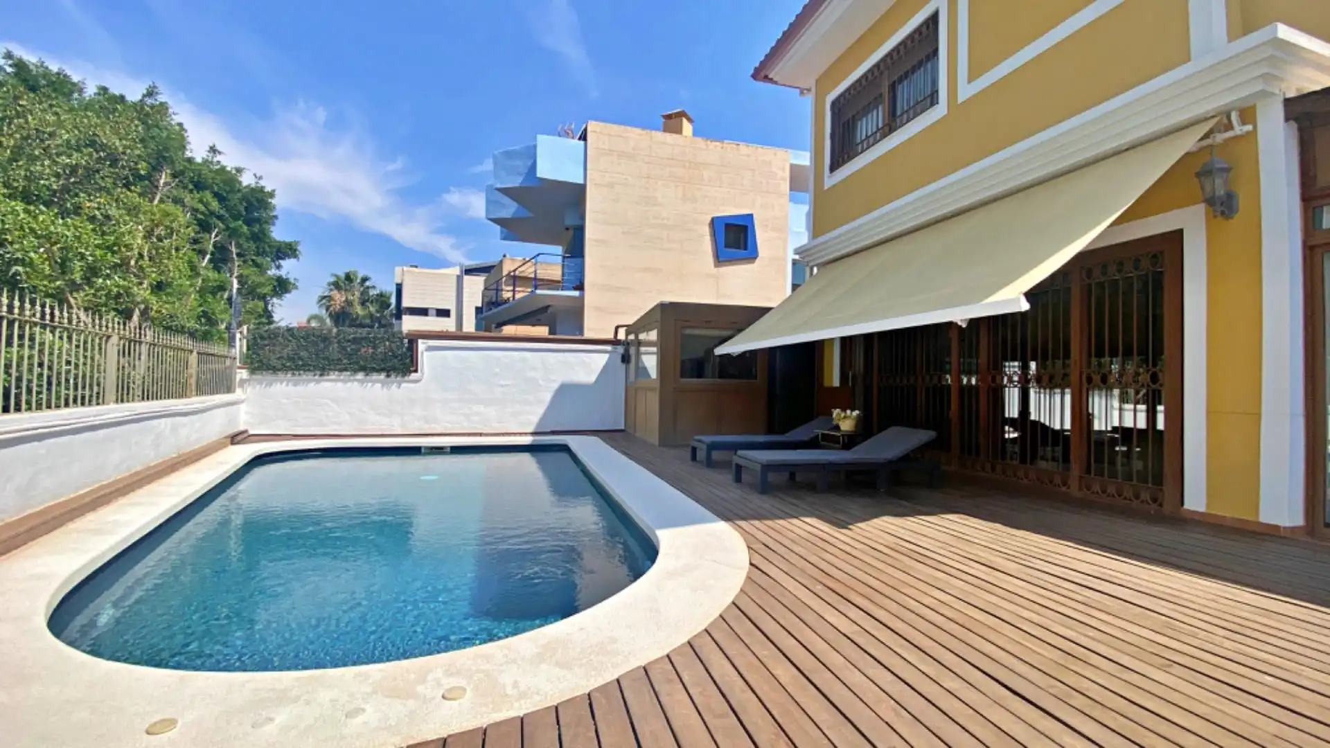 Chalet con piscina en venta en Playa de San Juan - El Cabo de las Huertas