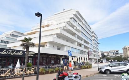 Vista exterior de Pis en venda en Roses amb Aire condicionat, Terrassa i Piscina