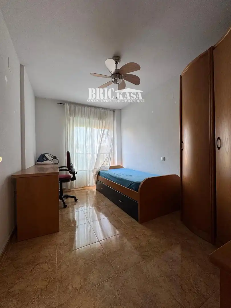 Habitación de Piso de alquiler en Cáceres con Calefacción, Terraza y Trastero