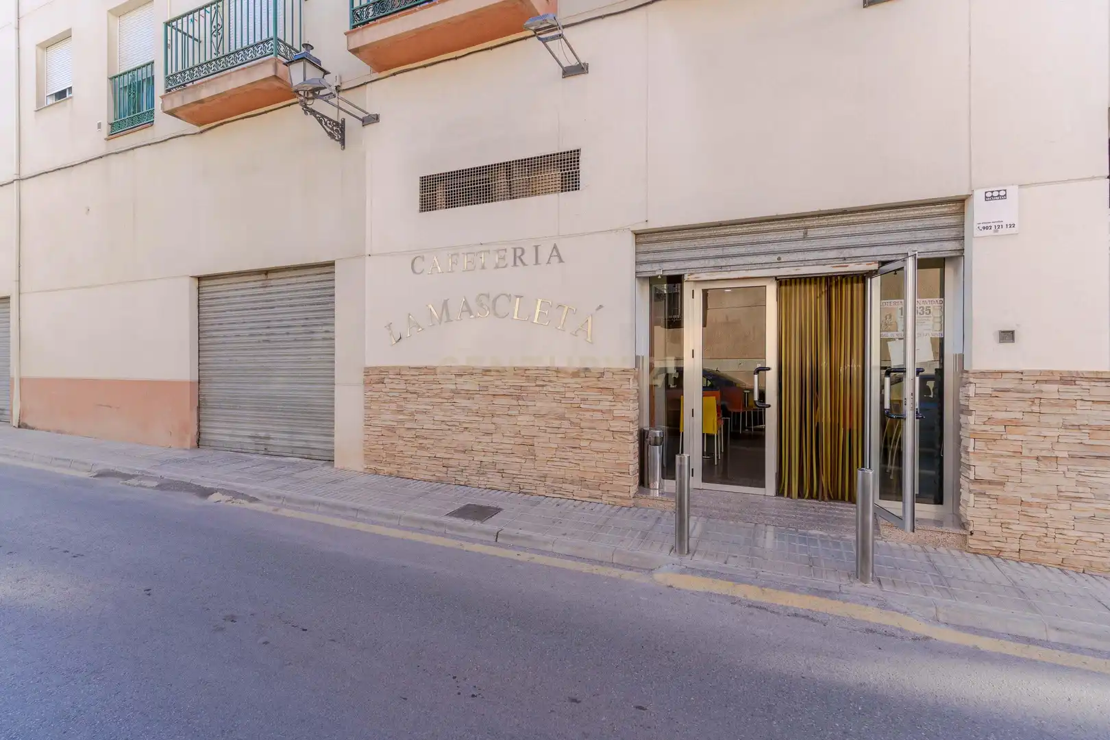 Vista exterior de Local en venta en Las Gabias con Aire acondicionado y Alarma