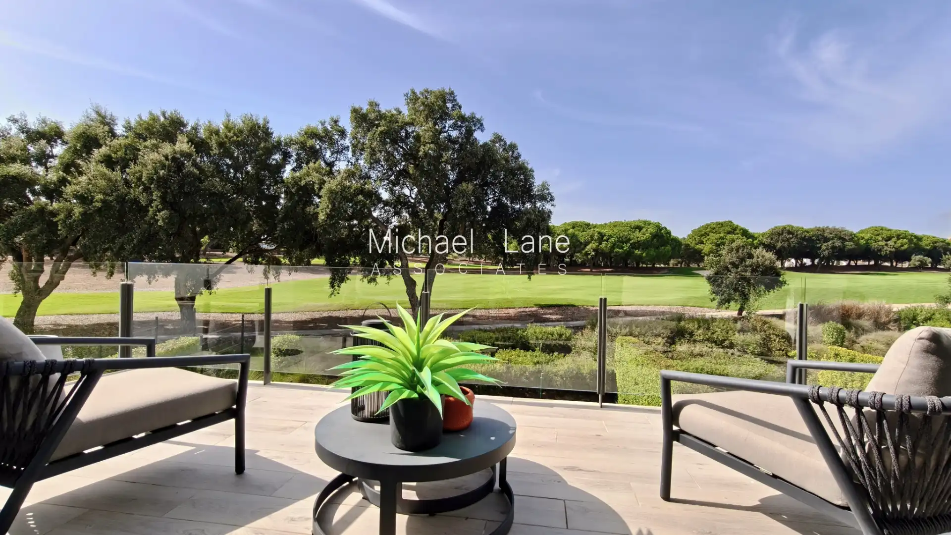 Maison mitoyenne avec terrasse à vendre à Urbanización San Roque Club