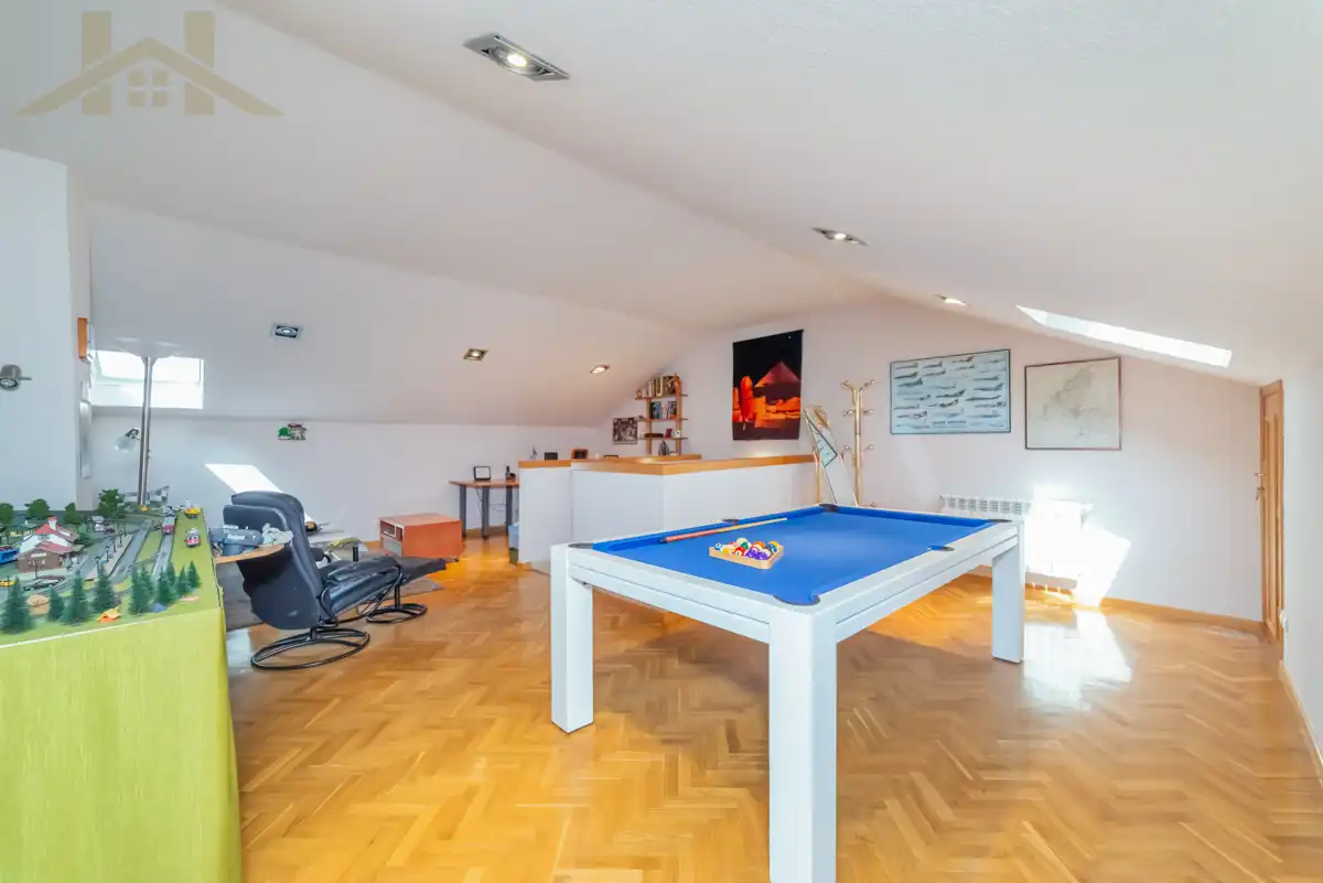 Casa adosada en venta en Altos del Olivar - El Caracol