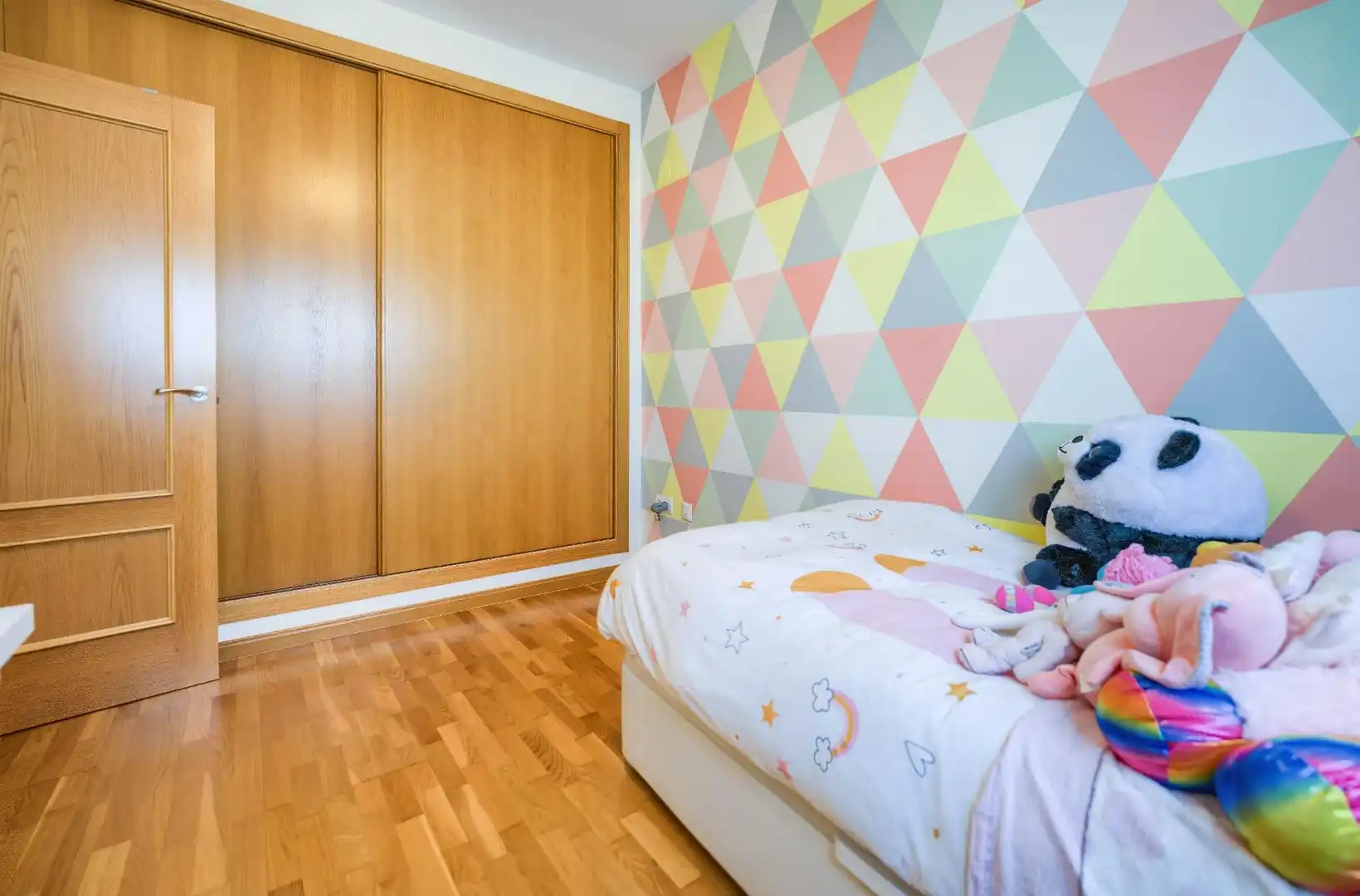 Habitación de Casa adosada en venta en Bormujos con Aire acondicionado, Jardín privado y Terraza