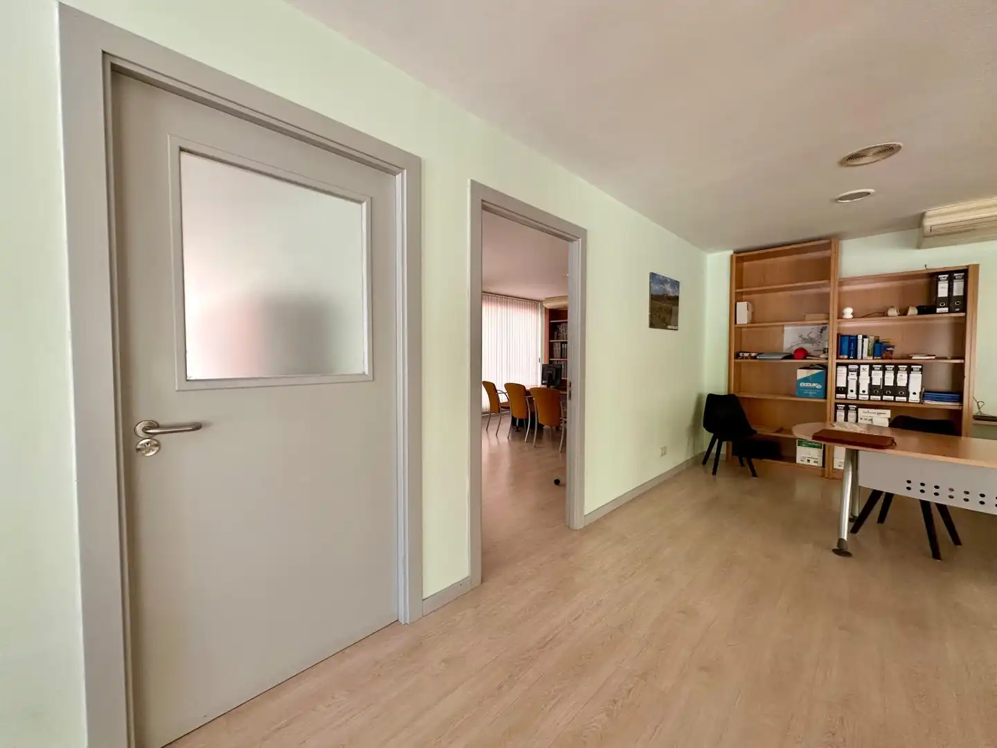 Local comercial en alquiler en Avenida de Valdés, imagen 4