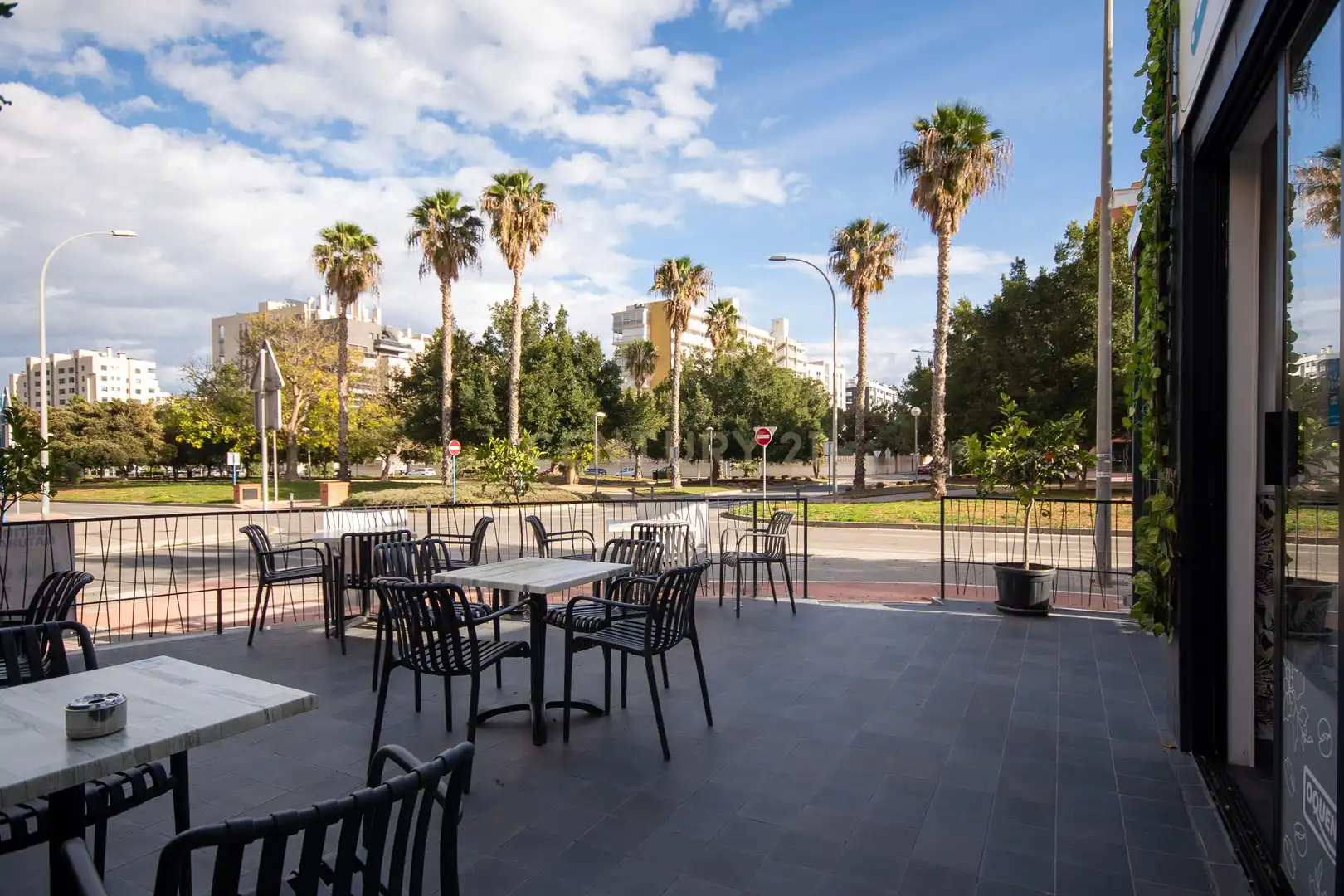 Terrasse von Geschaftsraum zur ubertragung in Alicante / Alacant mit Klimaanlage und Alarm