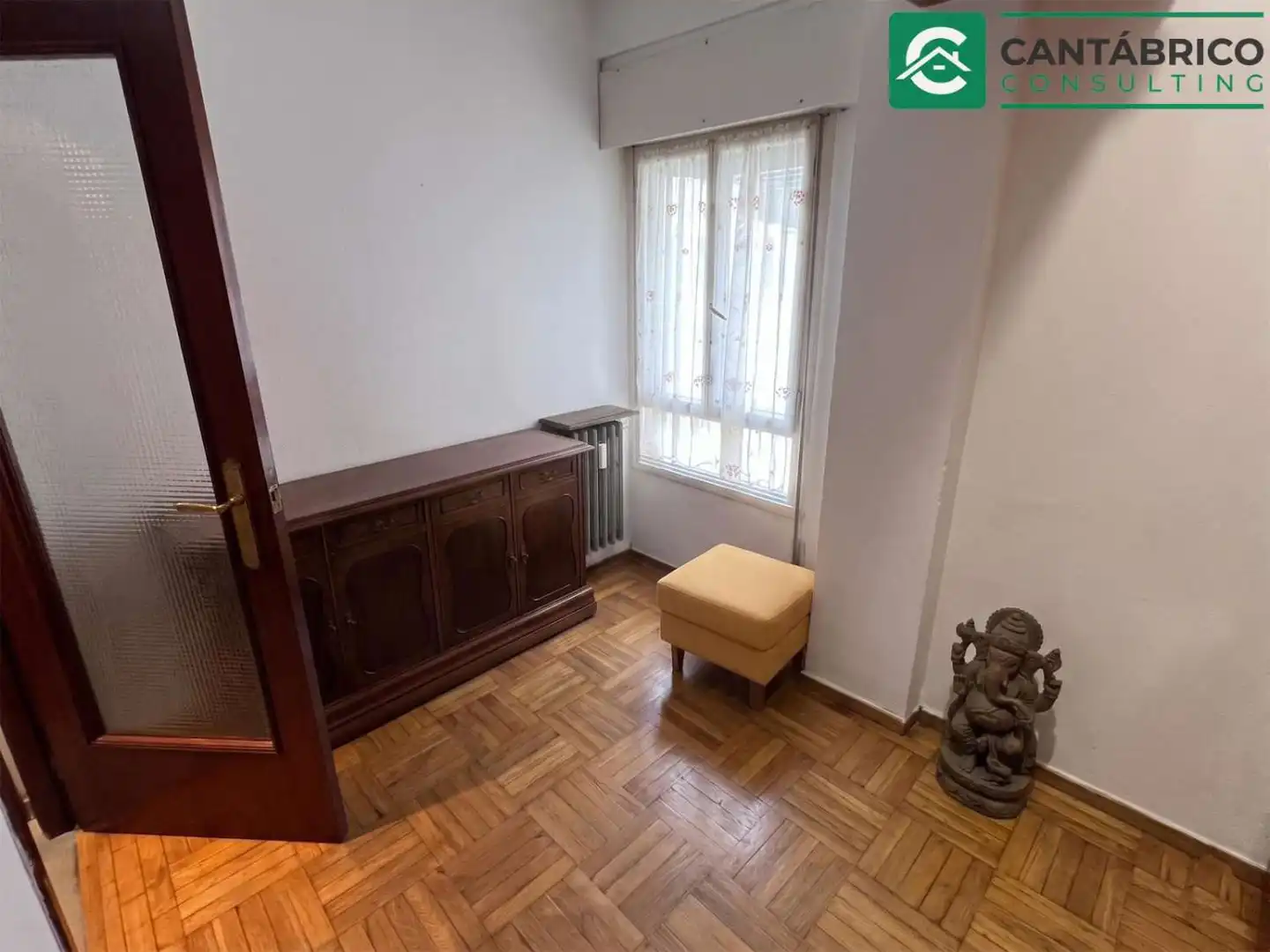 Bedroom of Flat for sale in Gijón   with Heating, Parquet flooring and Furnished