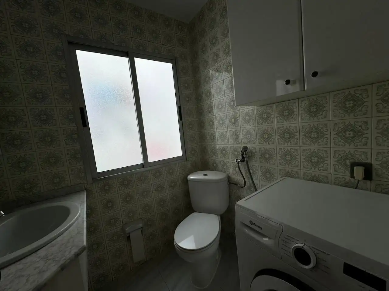 Bathroom of Flat for share in Ourense Capital   with Heating, Parquet flooring and Furnished
