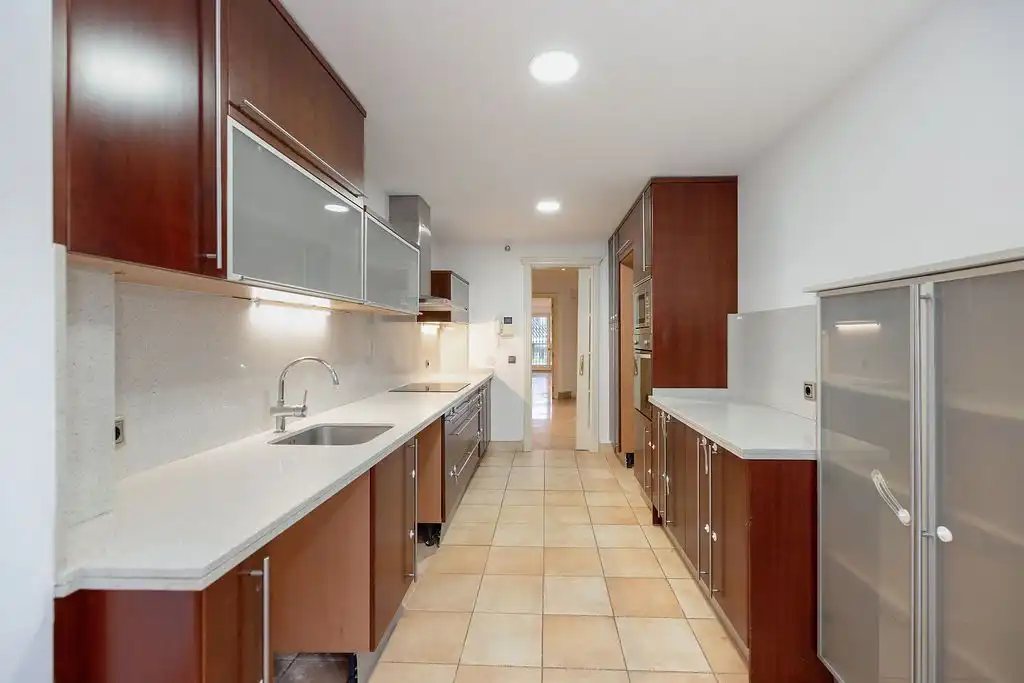 Küche von Wohnung zum Verkauf in Marbella mit Heizung, Terrasse und Gemeinschaftspool