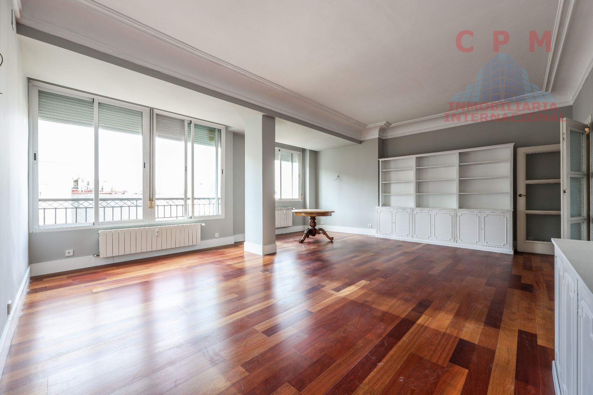 Living room of Flat to rent in  Madrid Capital  with Air Conditioner, Heating and Parquet flooring