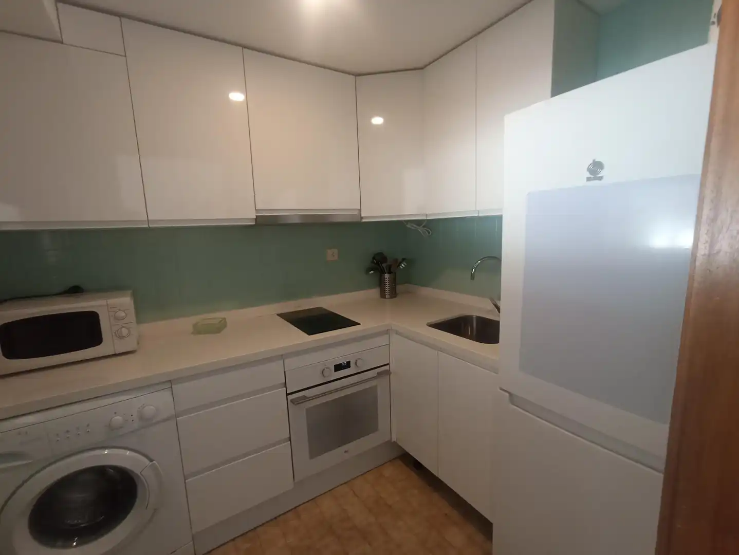 Cuina de Apartament de lloguer en Sevilla amb Aire condicionat, Terrassa i Moblat