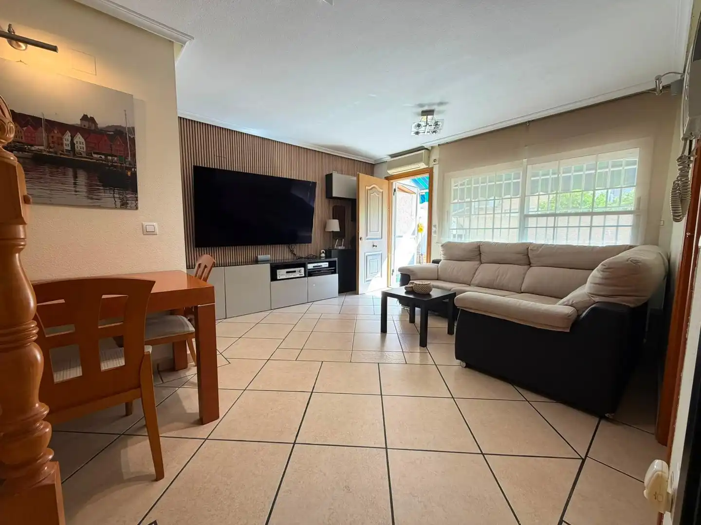 Sala d'estar de Dúplex en venda en Torrevieja amb Aire condicionat, Terrassa i Traster