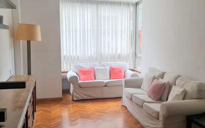 Living room of Flat to rent in  Barcelona Capital  with Heating, Parquet flooring and Furnished