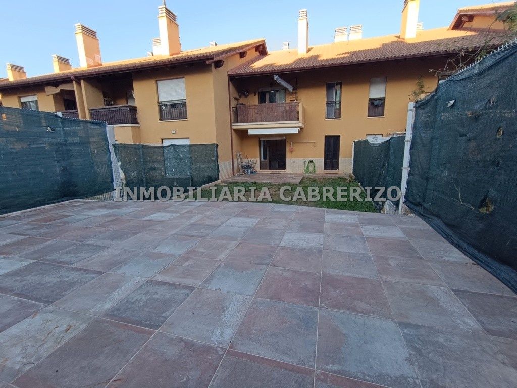 Vista exterior de Apartament en venda en Sojuela amb Calefacció, Jardí privat i Terrassa