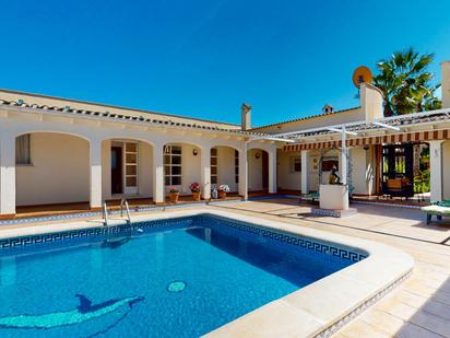 Piscina de Casa o xalet en venda en Orihuela amb Aire condicionat, Jardí privat i Traster